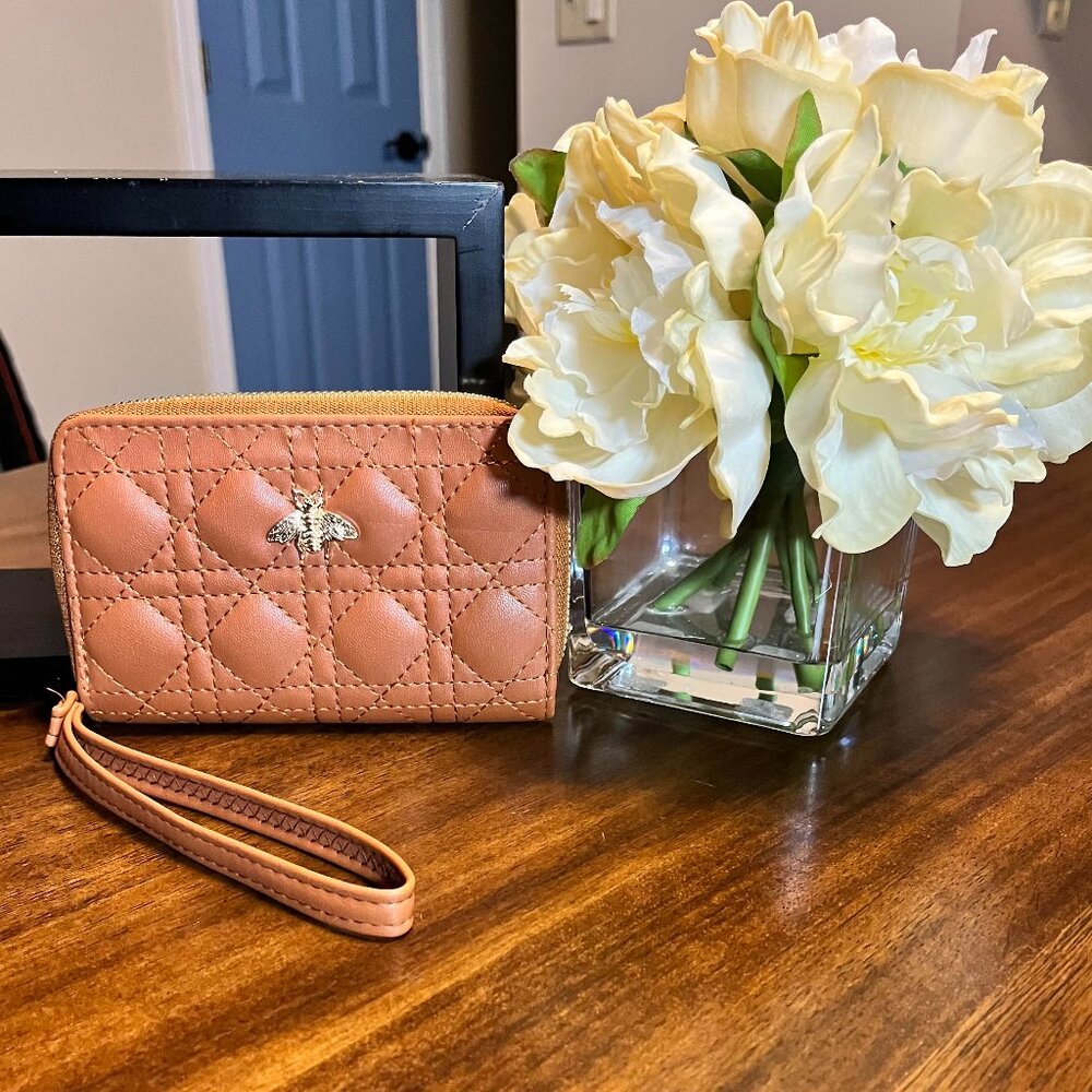 NEW Quilted Bee Wallet Wristlet Amber Tone 3 Compartments And 4 Slots